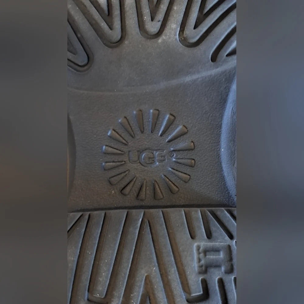 EUC UGG Daney Grey Suede & Shearling Casual Outdoor Winter Boot Shoe SZ 6